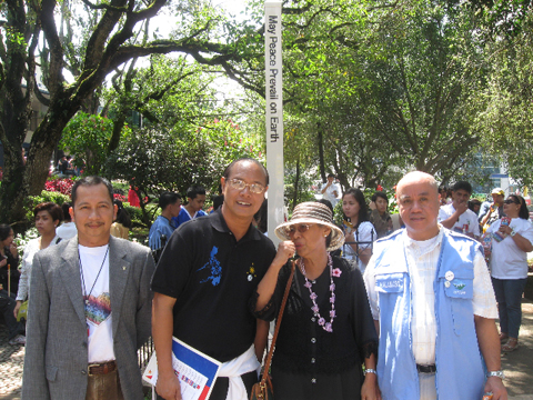 baguio-city-philippines-peace-pole-21