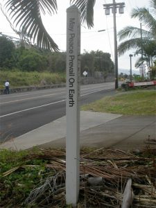 Peace-Pole-in--town-of-Captain-Cook--HAWAII-USA_02