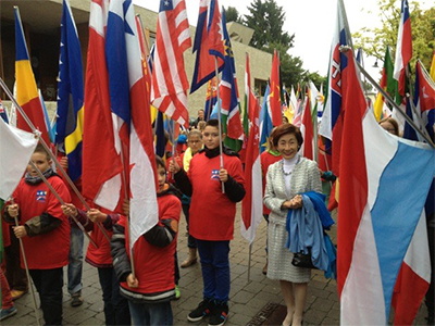 Schengen plants Peace Pole_01